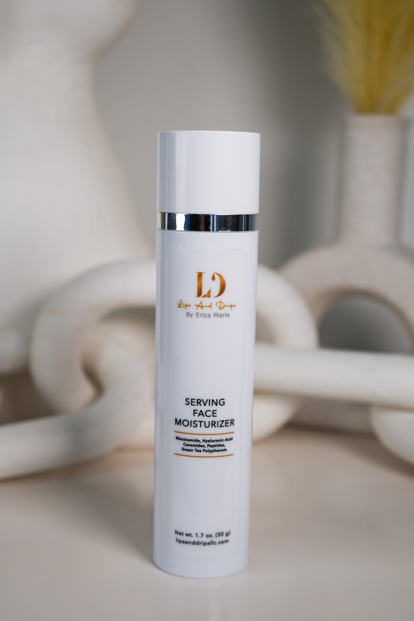 Serving Face Moisturizer