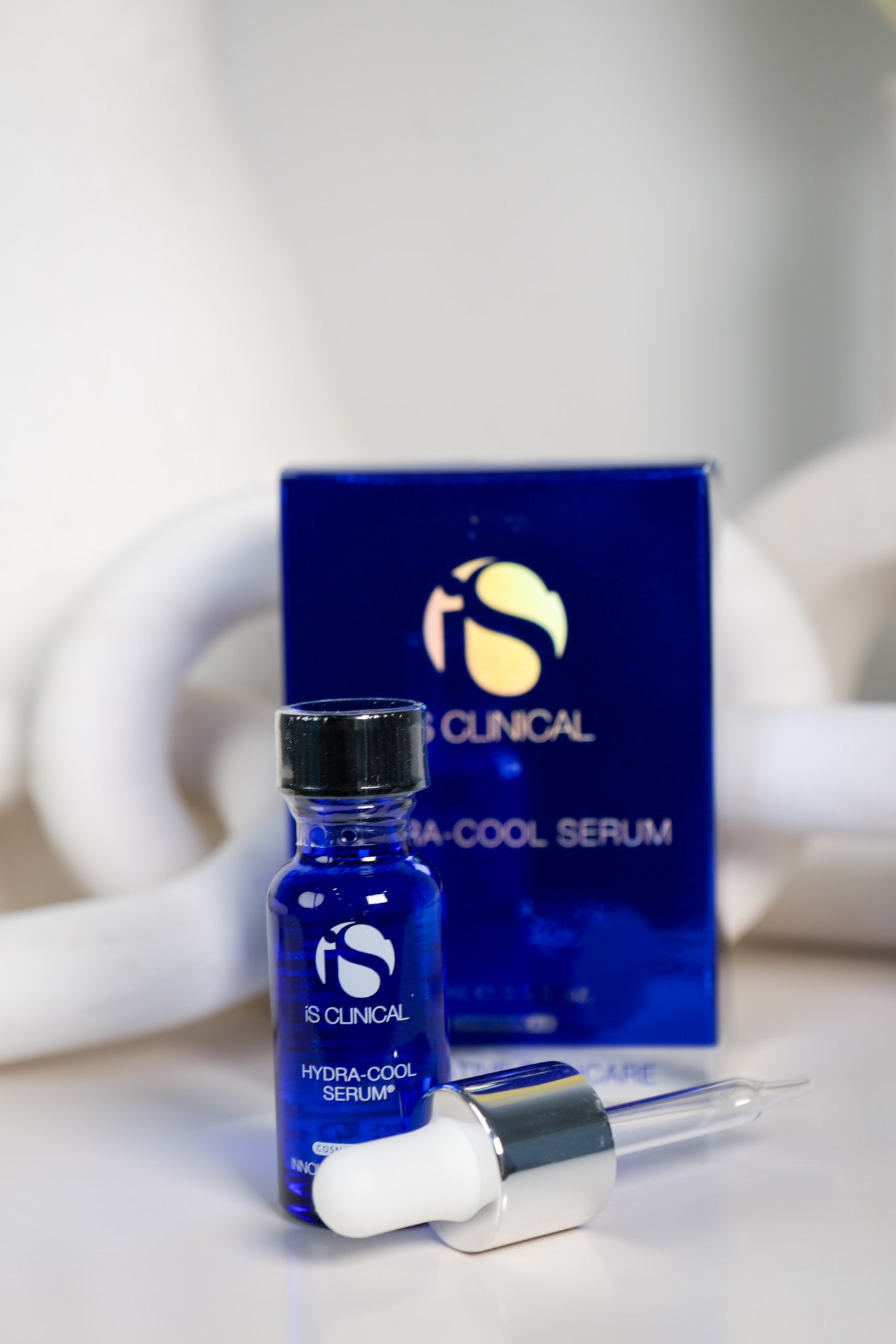 iS CLINICAL Hydra-Cool Serum