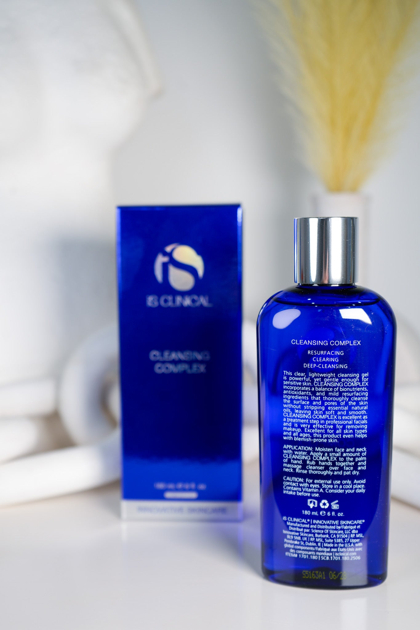 iS CLINICAL Cleansing Complex